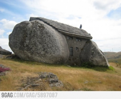 Stone house in Portugal | Vtipné obrázky - obrázky.vysmátej.cz